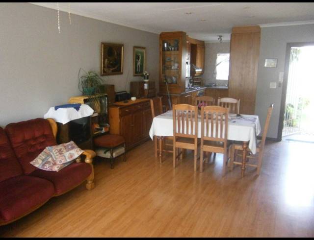 2 BEDROOM TOWNHOUSE FOR SALE IN ALBERTSDAL
